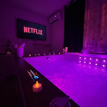 Love Room A Cannes - Appartement 25M2 Pour 2 Personnes Avec Un Jacuzzi Prive エクステリア 写真