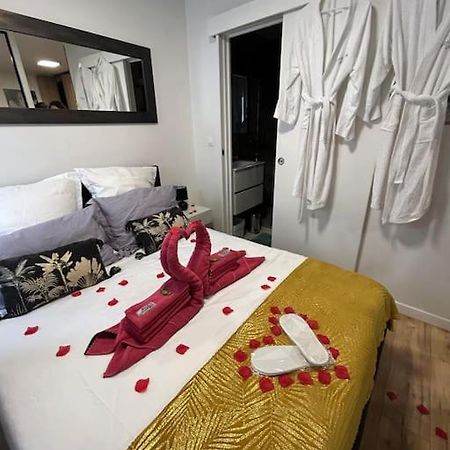 Love Room A Cannes - Appartement 25M2 Pour 2 Personnes Avec Un Jacuzzi Prive エクステリア 写真
