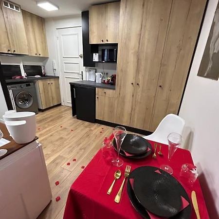 Love Room A Cannes - Appartement 25M2 Pour 2 Personnes Avec Un Jacuzzi Prive エクステリア 写真
