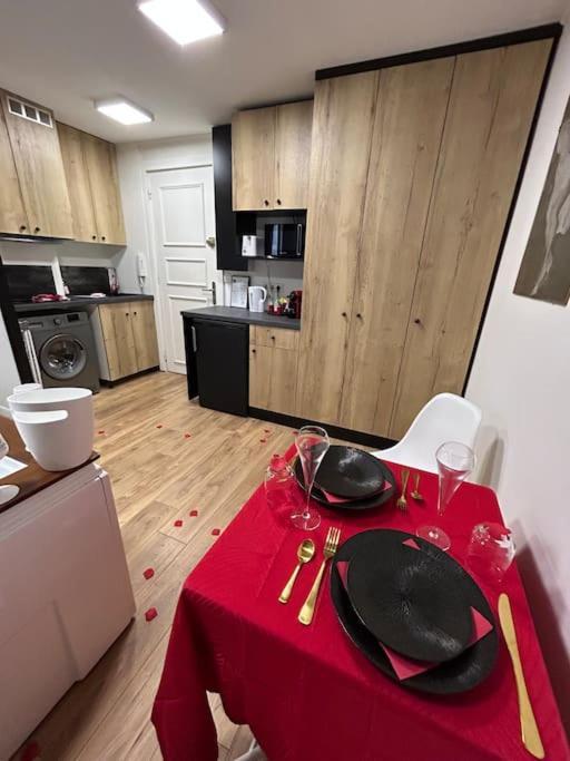 Love Room A Cannes - Appartement 25M2 Pour 2 Personnes Avec Un Jacuzzi Prive エクステリア 写真