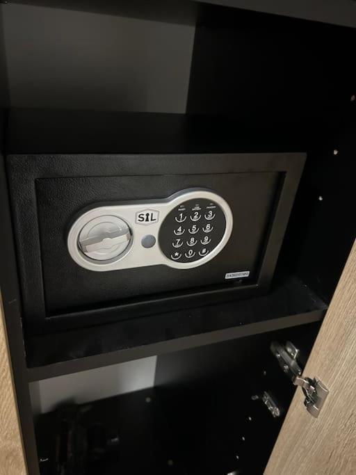 Love Room A Cannes - Appartement 25M2 Pour 2 Personnes Avec Un Jacuzzi Prive エクステリア 写真